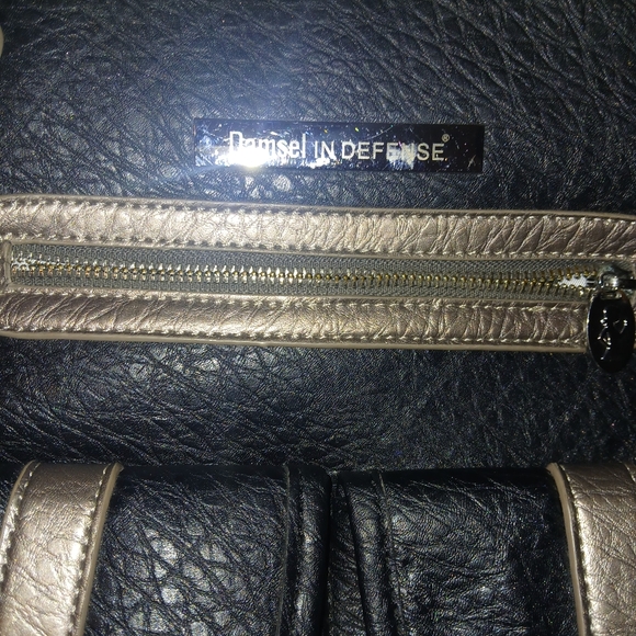 Damsel in defense - Picture 3 of 10